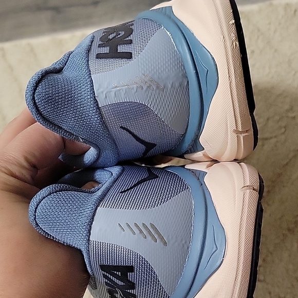 Hoka One One Arahi 5 Running Shoes - Picture 6 of 10